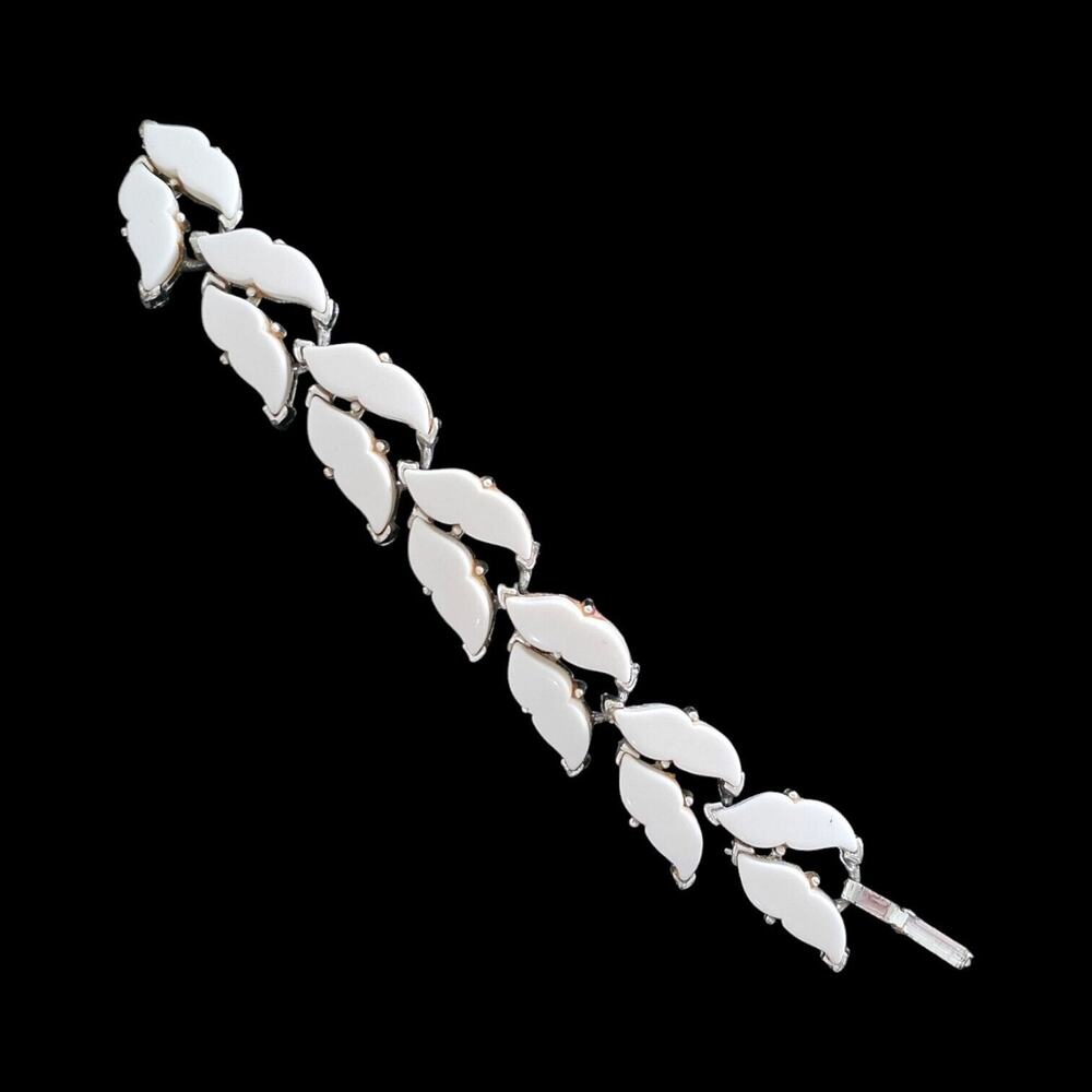 Vintage Plastic Lucite White Leaf Linked Bracelet Silver Tone